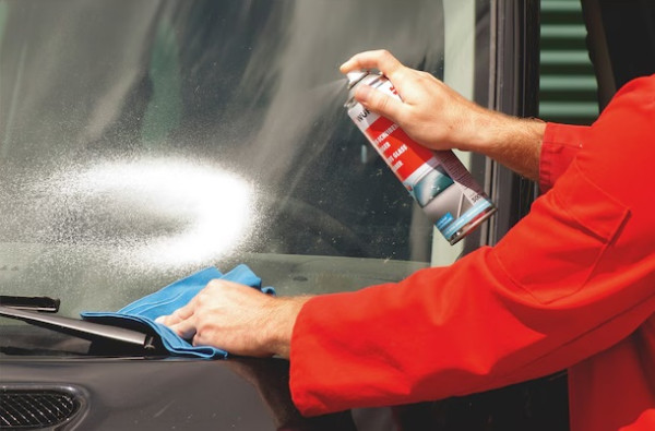 Aktívna čistiaca pena na čelné sklo a okná bez šmúh 1